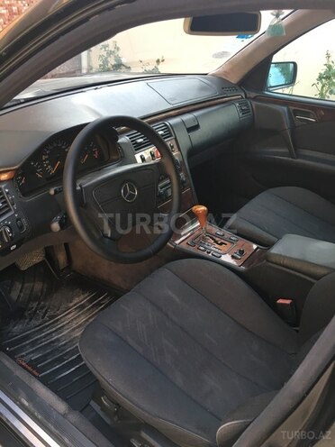 Mercedes E 240 1999, 304,533 km - 2.4 l - Bakı