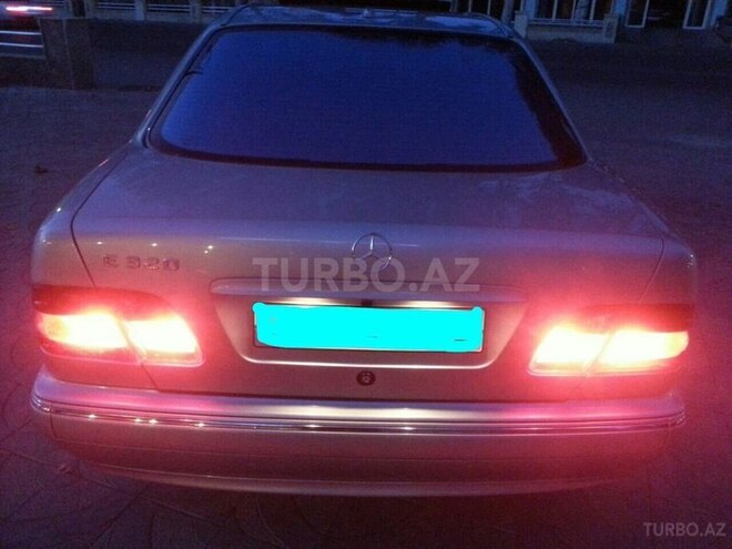 Mercedes E 320 2001, 136,000 km - 3.2 л - Bakı