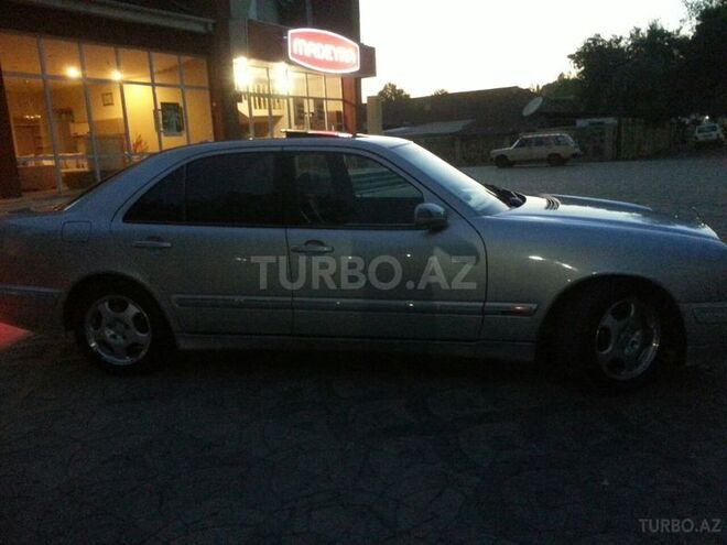 Mercedes E 320 2001, 136,000 km - 3.2 л - Bakı