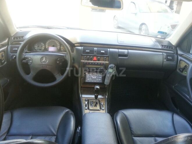 Mercedes E 320 2001, 136,000 km - 3.2 л - Bakı