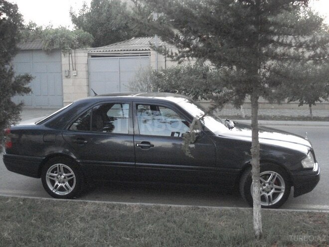 Mercedes C 220 1995, 328,570 km - 2.2 l - Salyan