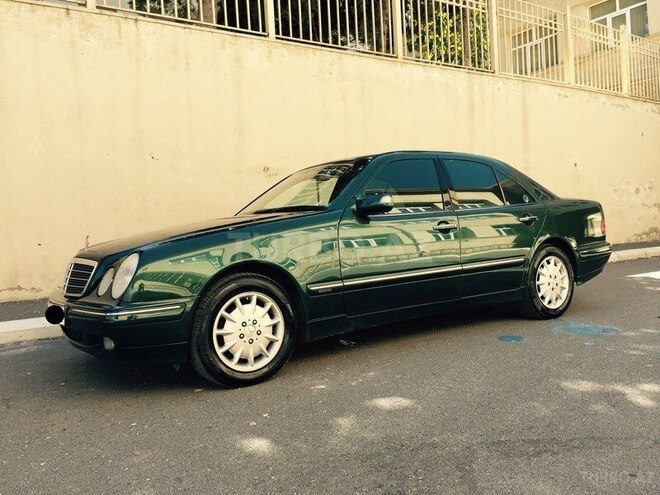 Mercedes E 240 1999, 267,000 km - 2.6 l - Bakı