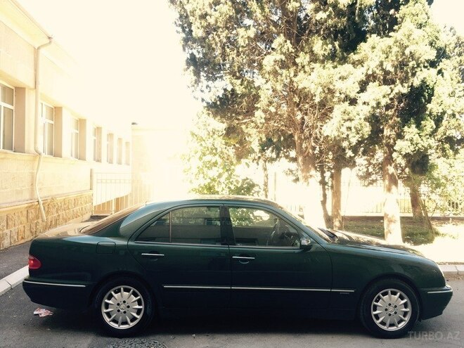 Mercedes E 240 1999, 267,000 km - 2.6 l - Bakı