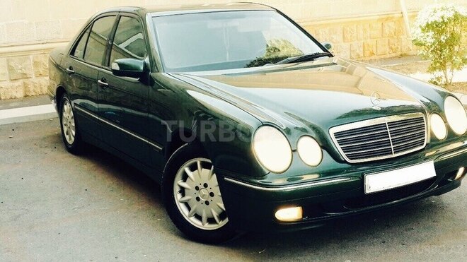 Mercedes E 240 1999, 267,000 km - 2.6 l - Bakı