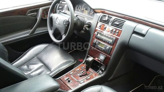 Mercedes E 320 2000, 231,000 km - 3.2 l - Bakı