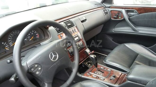 Mercedes E 320 2000, 231,000 km - 3.2 l - Bakı
