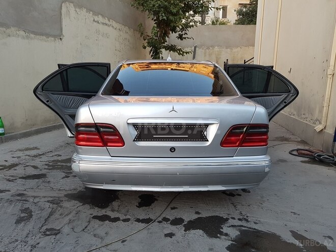 Mercedes E 220 2000, 295,000 km - 2.2 л - Bakı