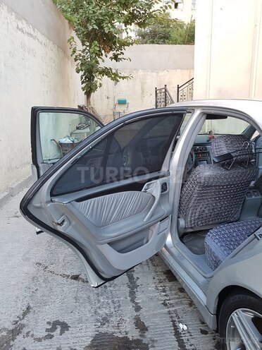 Mercedes E 220 2000, 295,000 km - 2.2 л - Bakı