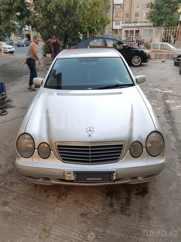 Mercedes E 220 2000, 295,000 km - 2.2 л - Bakı