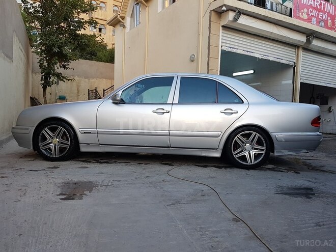 Mercedes E 220 2000, 295,000 km - 2.2 л - Bakı