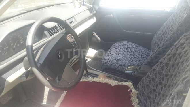 Mercedes E 260 1987, 366,000 km - 0.3 l - Bakı