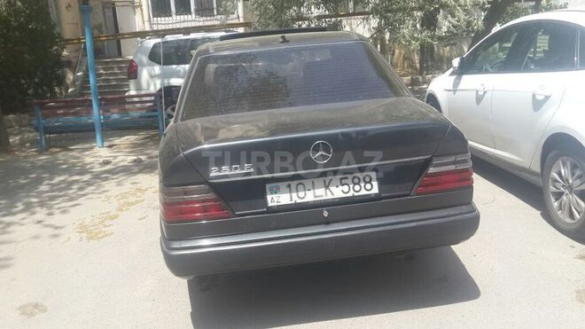 Mercedes E 260 1987, 366,000 km - 0.3 l - Bakı