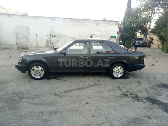 Mercedes E 260 1987, 366,000 km - 0.3 l - Bakı