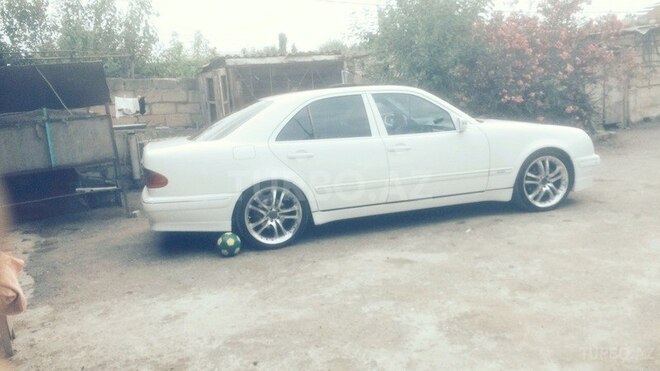 Mercedes E 320 2000, 193,212 km - 0.4 l - Yevlax