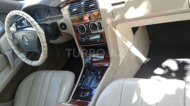 Mercedes E 230 1996, 250,000 km - 2.3 l - Bakı