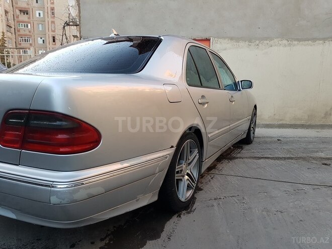 Mercedes E 220 2000, 294,000 km - 2.2 л - Bakı