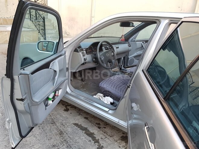Mercedes E 220 2000, 294,000 km - 2.2 л - Bakı