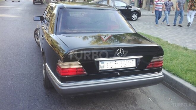 Mercedes E 250 1993, 460,000 km - 2.5 l - Bakı