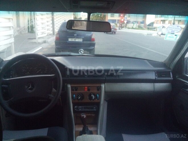 Mercedes E 300 1988, 22,000 km - 3.0 l - Bakı