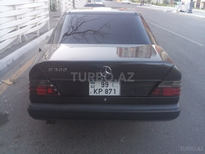 Mercedes E 300 1988, 22,000 km - 3.0 l - Bakı