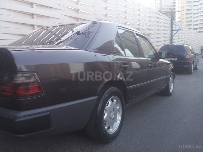 Mercedes E 300 1988, 22,000 km - 3.0 l - Bakı