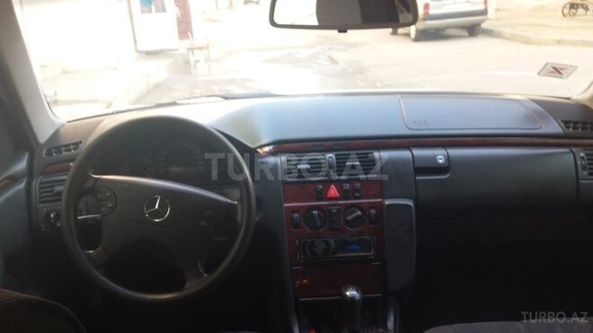 Mercedes E 220 2000, 350,000 km - 2.2 l - Bakı