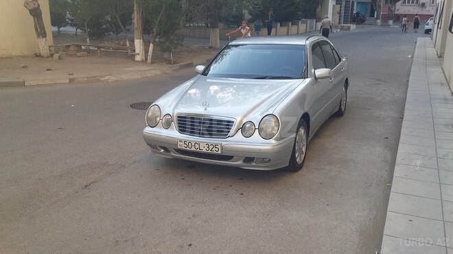 Mercedes E 220 2000, 350,000 km - 2.2 l - Bakı