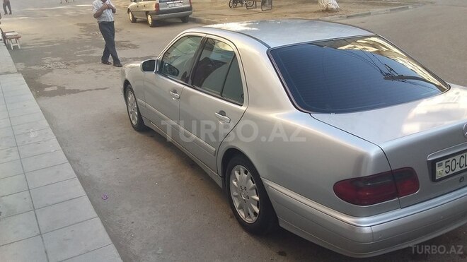 Mercedes E 220 2000, 350,000 km - 2.2 l - Bakı