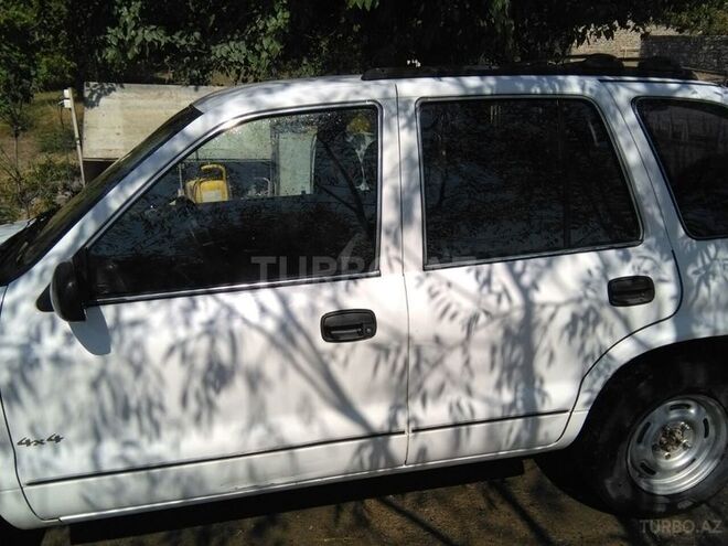 Kia Sportage 2000, 235,000 km - 2.0 l - Şəki