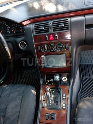 Mercedes E 200 1998, 333,000 km - 2.0 л - Bakı