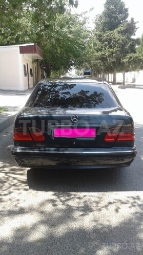 Mercedes E 220 2001, 249,000 km - 2.2 l - Bakı