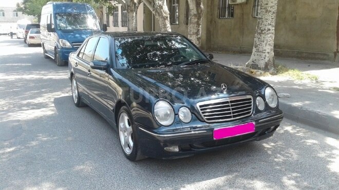Mercedes E 220 2001, 249,000 km - 2.2 l - Bakı