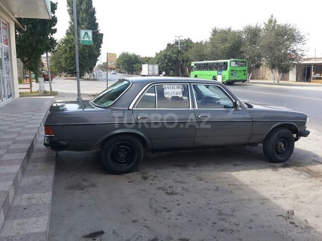 Mercedes E 200 1982, 156,000 km - 2.0 l - Bakı