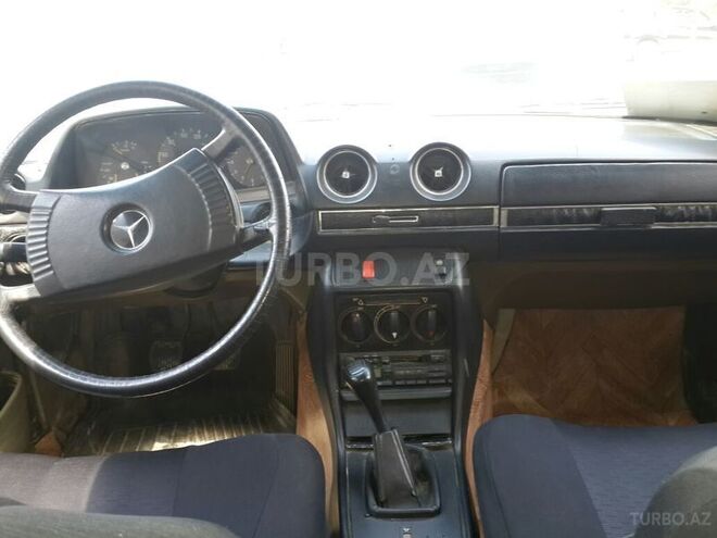 Mercedes E 200 1982, 156,000 km - 2.0 l - Bakı