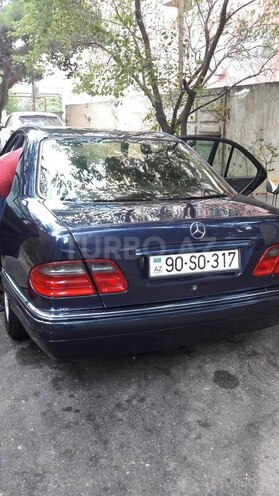 Mercedes E 240 1999, 214,000 km - 2.6 л - Bakı