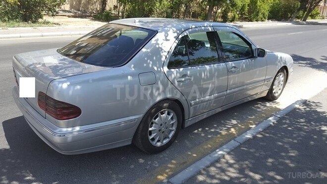 Mercedes E 220 2002, 271,000 km - 2.2 l - Bakı