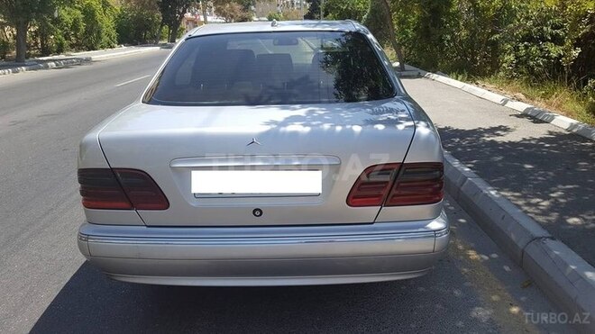 Mercedes E 220 2002, 271,000 km - 2.2 l - Bakı