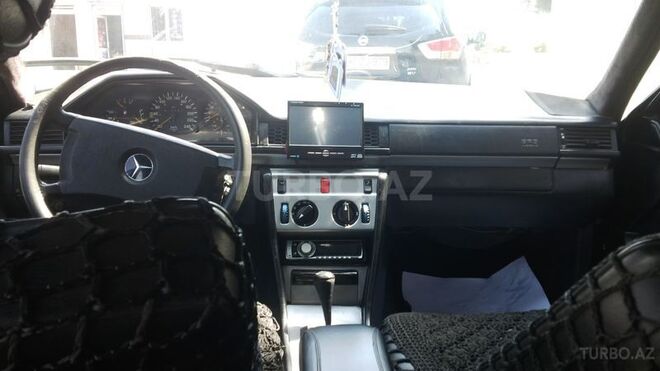 Mercedes E 250 1985, 200,000 km - 2.5 l - Bakı