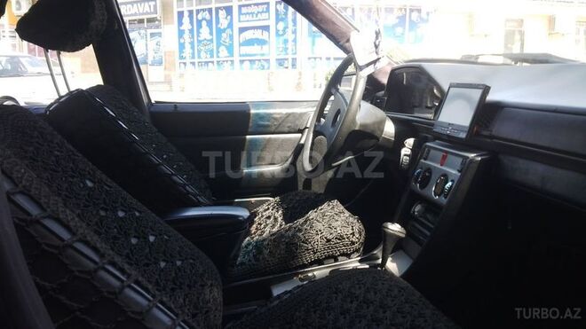 Mercedes E 250 1985, 200,000 km - 2.5 l - Bakı