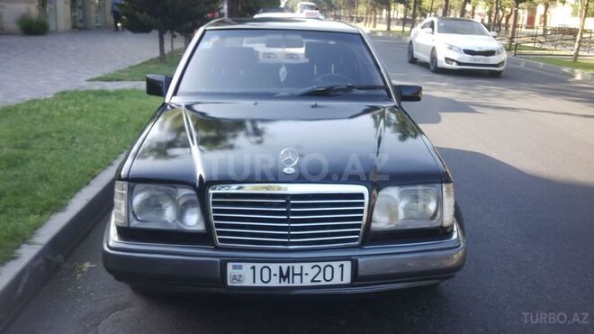 Mercedes E 250 1985, 200,000 km - 2.5 l - Bakı