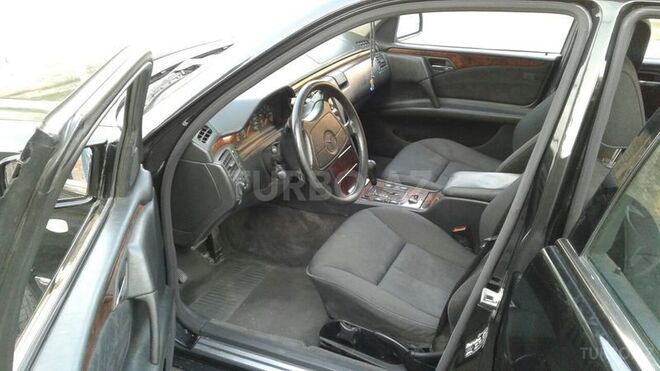 Mercedes E 240 1998, 283,000 km - 2.4 l - Şəki