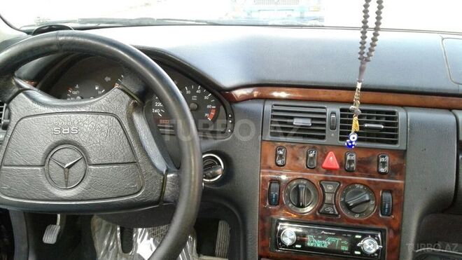 Mercedes E 240 1998, 283,000 km - 2.4 l - Şəki