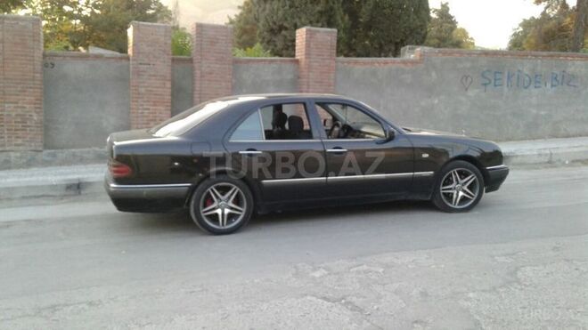 Mercedes E 240 1998, 283,000 km - 2.4 l - Şəki