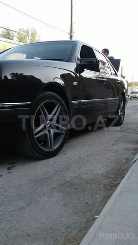 Mercedes E 240 1998, 283,000 km - 2.4 l - Şəki