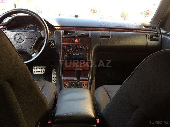 Mercedes E 230 1996, 392,000 km - 2.3 l - Bakı