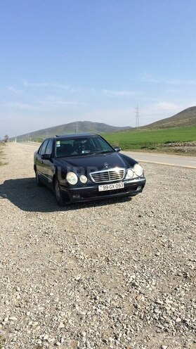 Mercedes E 240 2001, 200,000 km - 2.6 l - Sumqayıt