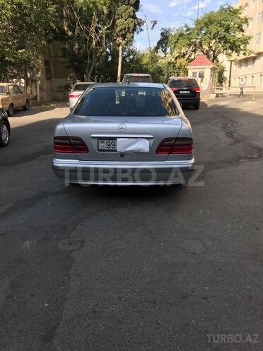 Mercedes E 220 2000, 293,800 km - 2.2 l - Bakı