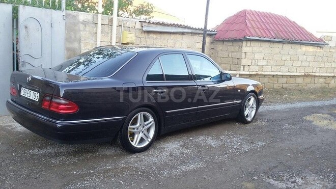 Mercedes E 220 1999, 301,000 km - 2.2 l - Bakı