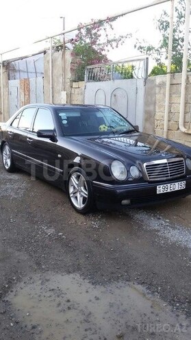 Mercedes E 220 1999, 301,000 km - 2.2 l - Bakı