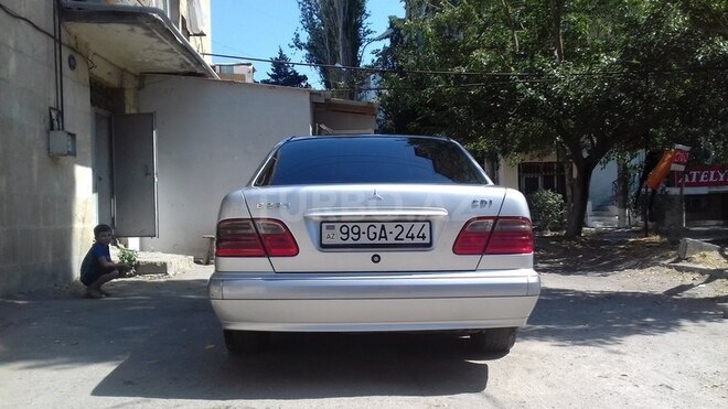 Mercedes E 220 2000, 367,000 km - 2.2 л - Bakı